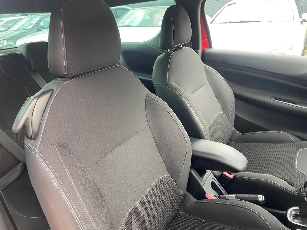 2010-citroen-ds3-16-dstyle-big-13