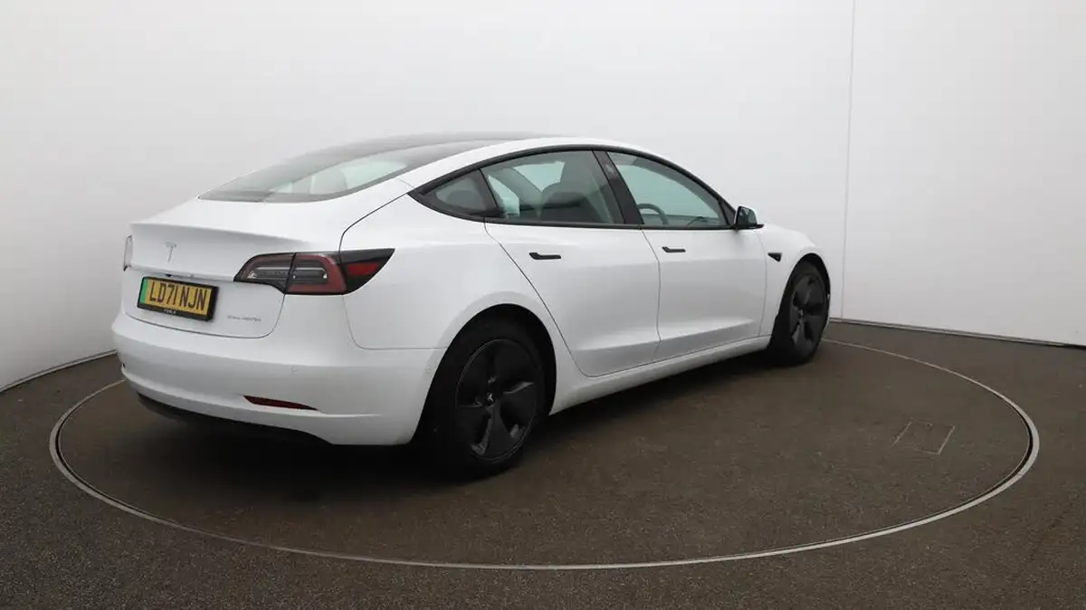 2021-tesla-model-3-e-long-range-awd-big-54