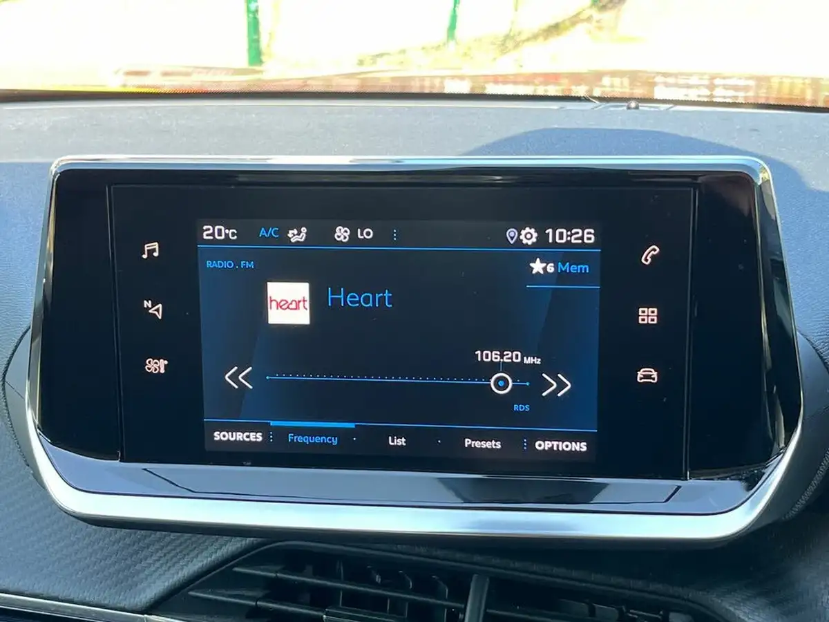 2022-peugeot-2008-suv-12-puretech-allure-premium-100bhp-big-20