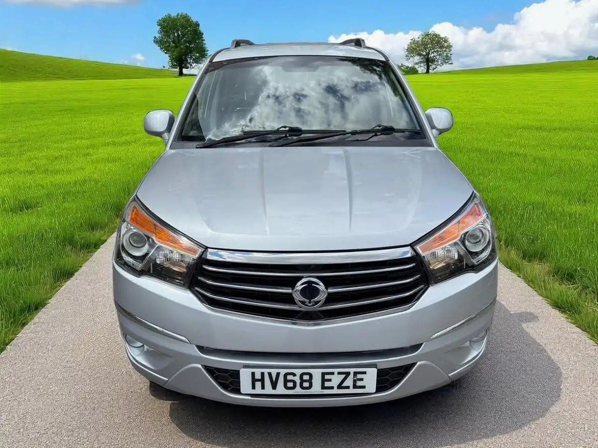 2018-kgm-ssangyong-turismo-22td-ex-auto-big-11