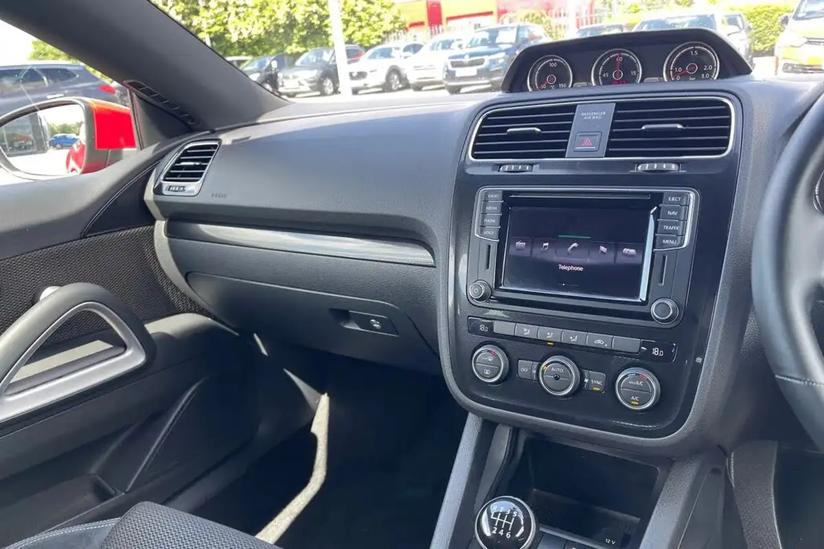 2015-volkswagen-scirocco-14-tsi-gt-big-44