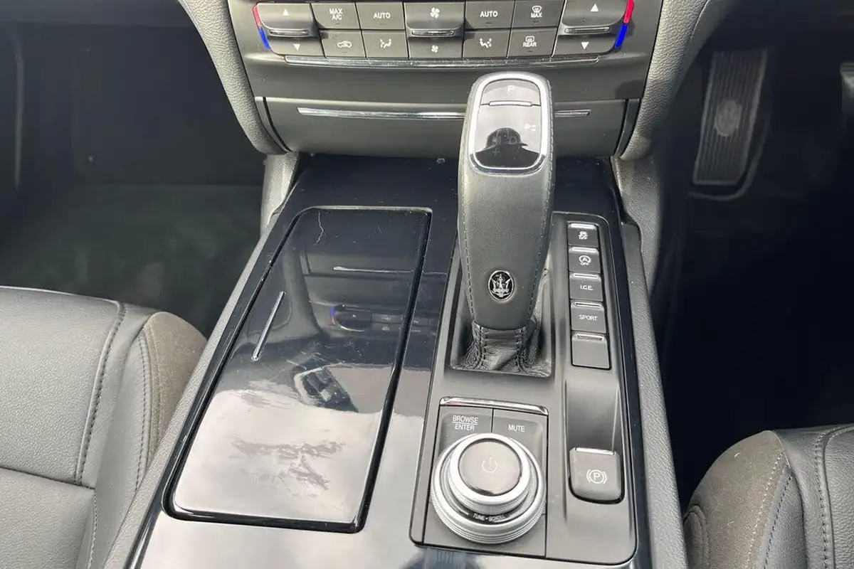 2022-maserati-ghibli-20-gt-1995cc-big-6