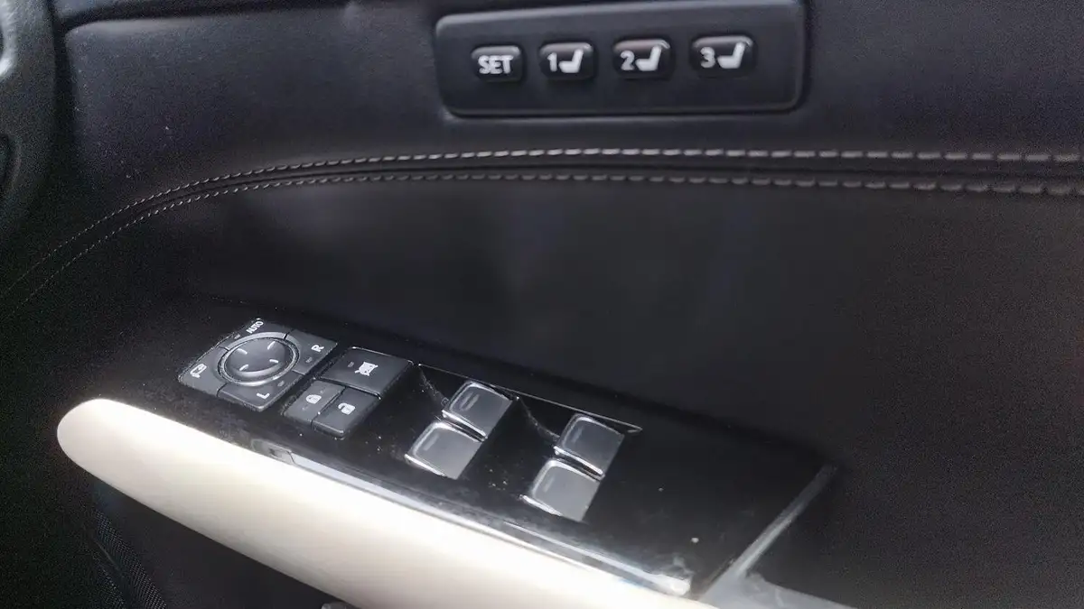 2017-lexus-gs-300h-25-luxury-big-13