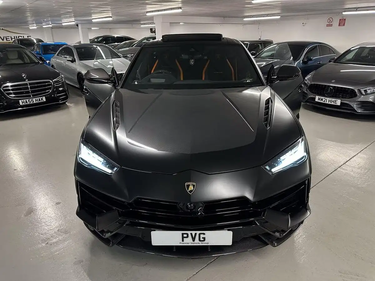 2023-lamborghini-urus-40-no-trim-big-10