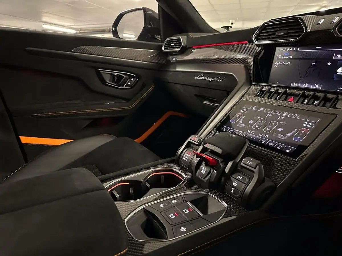 2023-lamborghini-urus-40-no-trim-big-34
