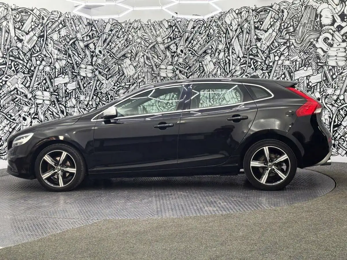 2018-volvo-v40-20td-d2-r-design-nav-plus-big-10