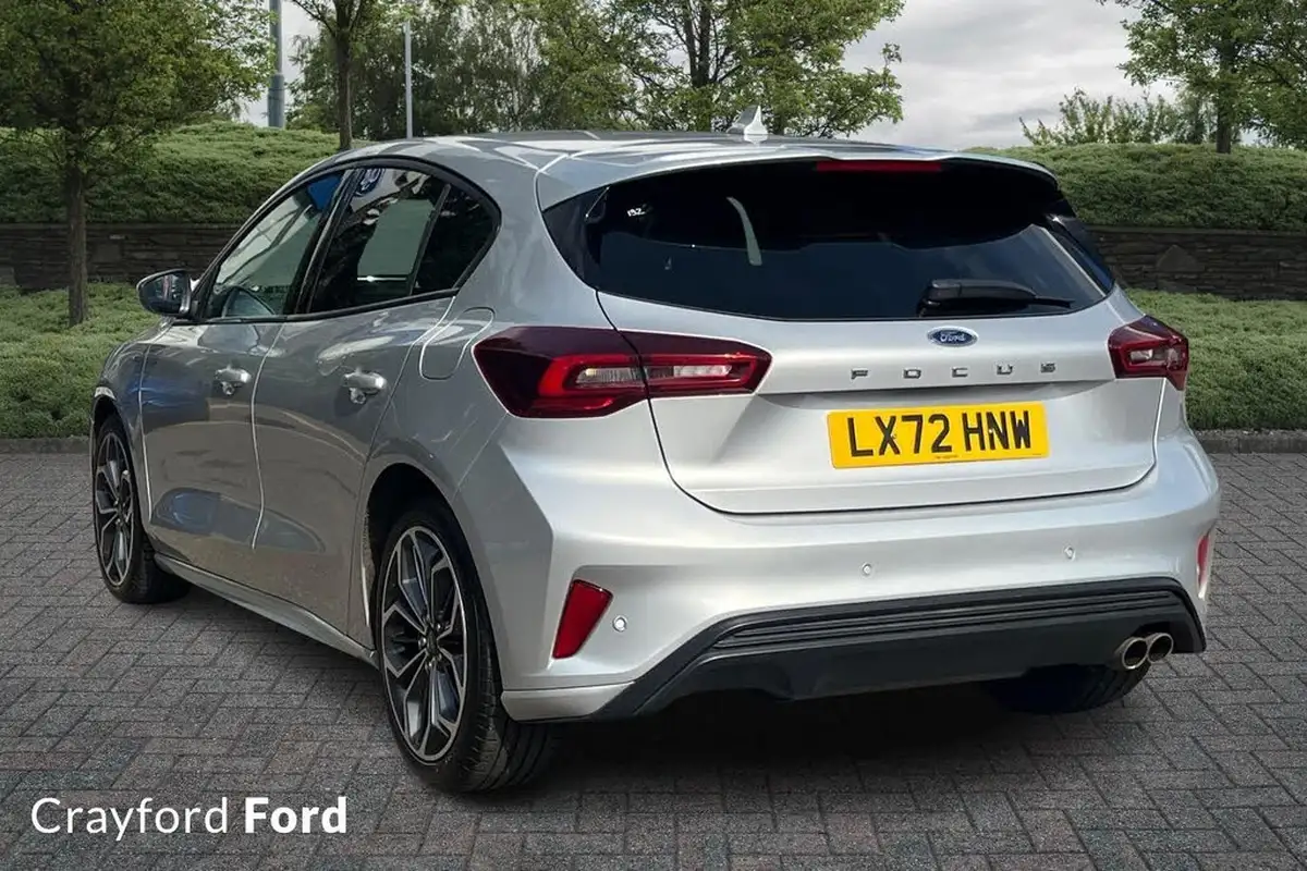 2022-ford-focus-10t-st-line-vignale-125ps-hatchback-big-1