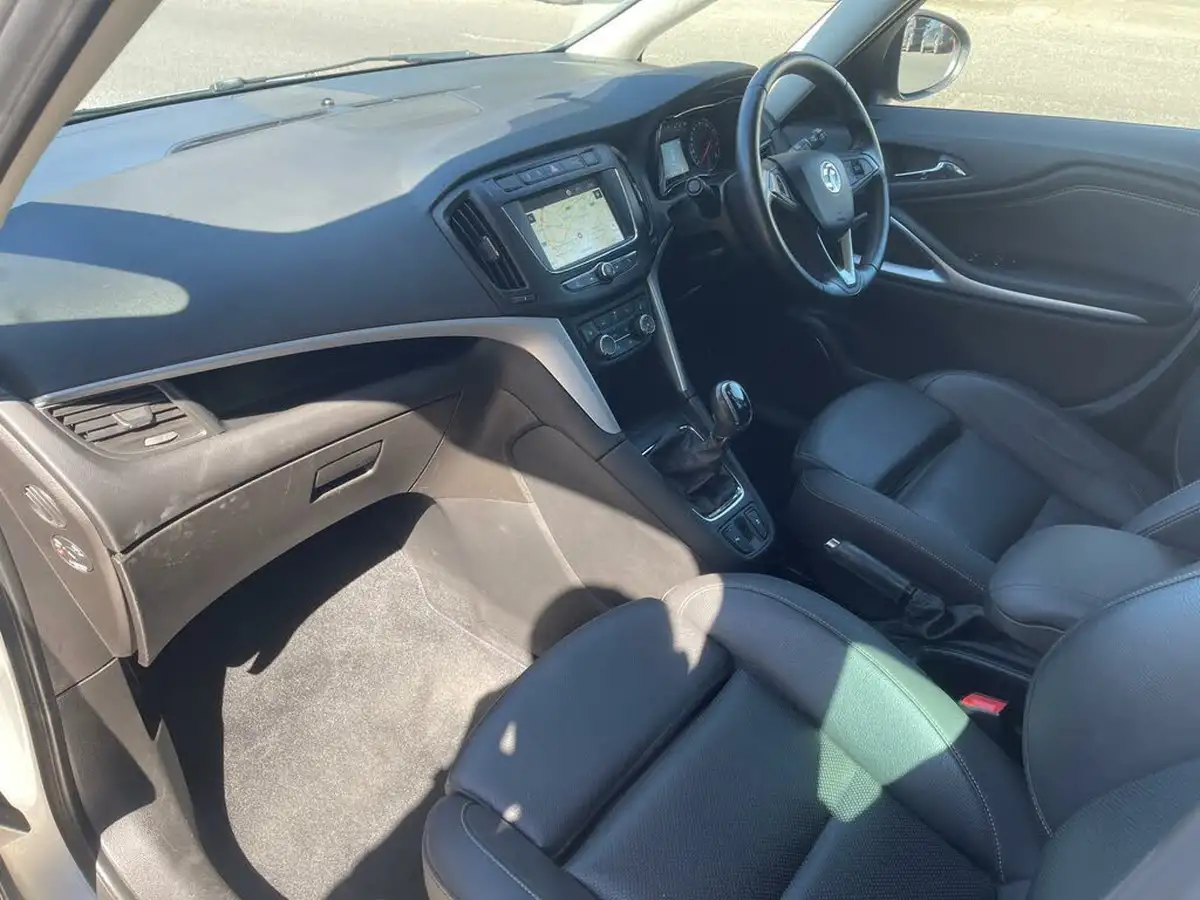 2018-vauxhall-zafira-tourer-14i-16v-turbo-sri-nav-big-11