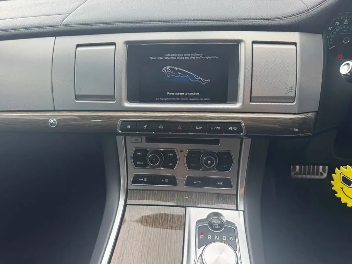 2014-jaguar-xf-22td-r-sport-200ps-saloon-4d-big-24