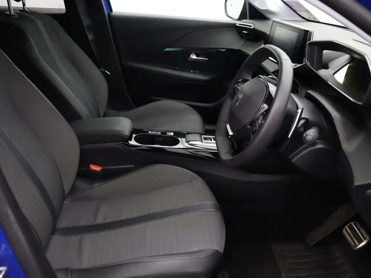 2023-peugeot-208-12-puretech-allure-premium-130ps-eat8-big-20