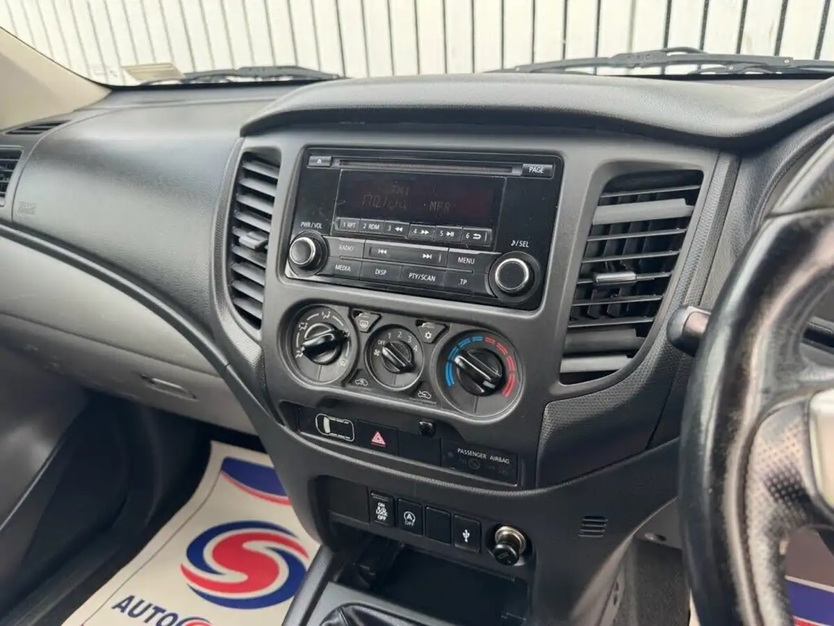 2018-mitsubishi-l200-24di-d-4life-eu6-double-pickup-big-29