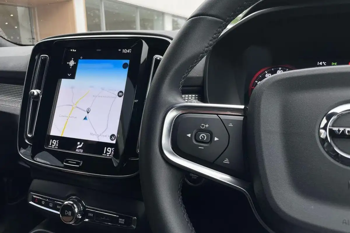 2021-volvo-xc40-15-t3-r-design-161bhp-big-34