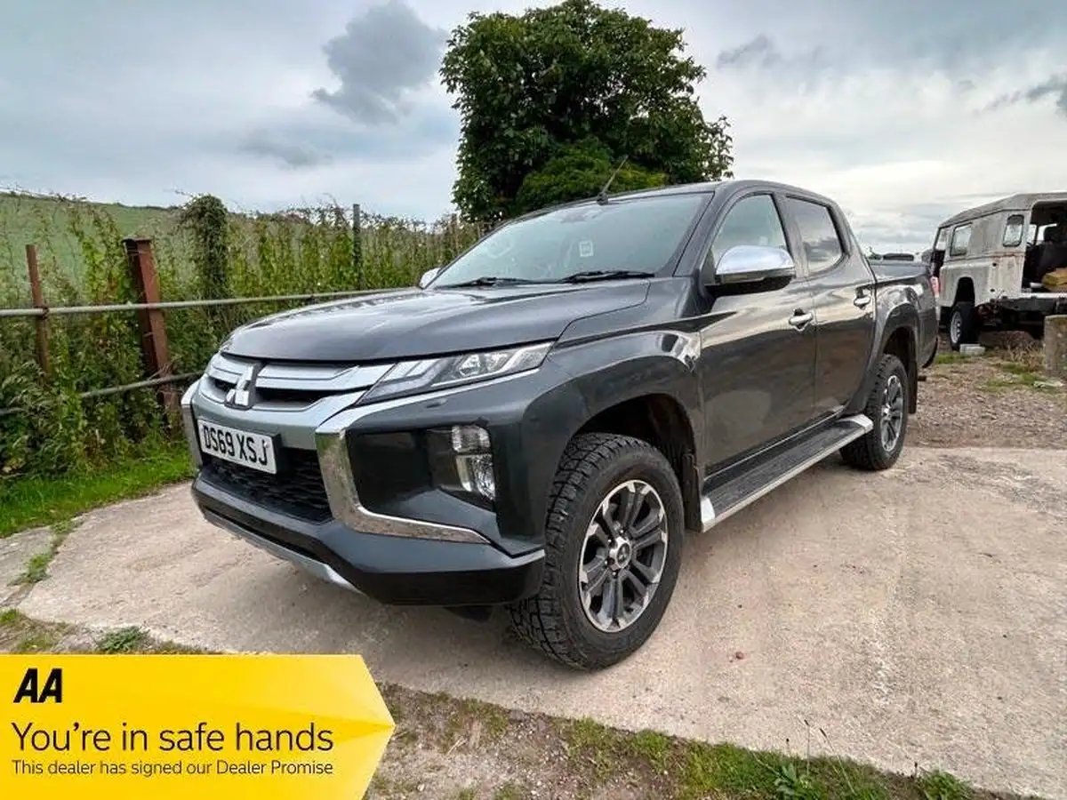2019-mitsubishi-l200-22di-d-warrior-big-0
