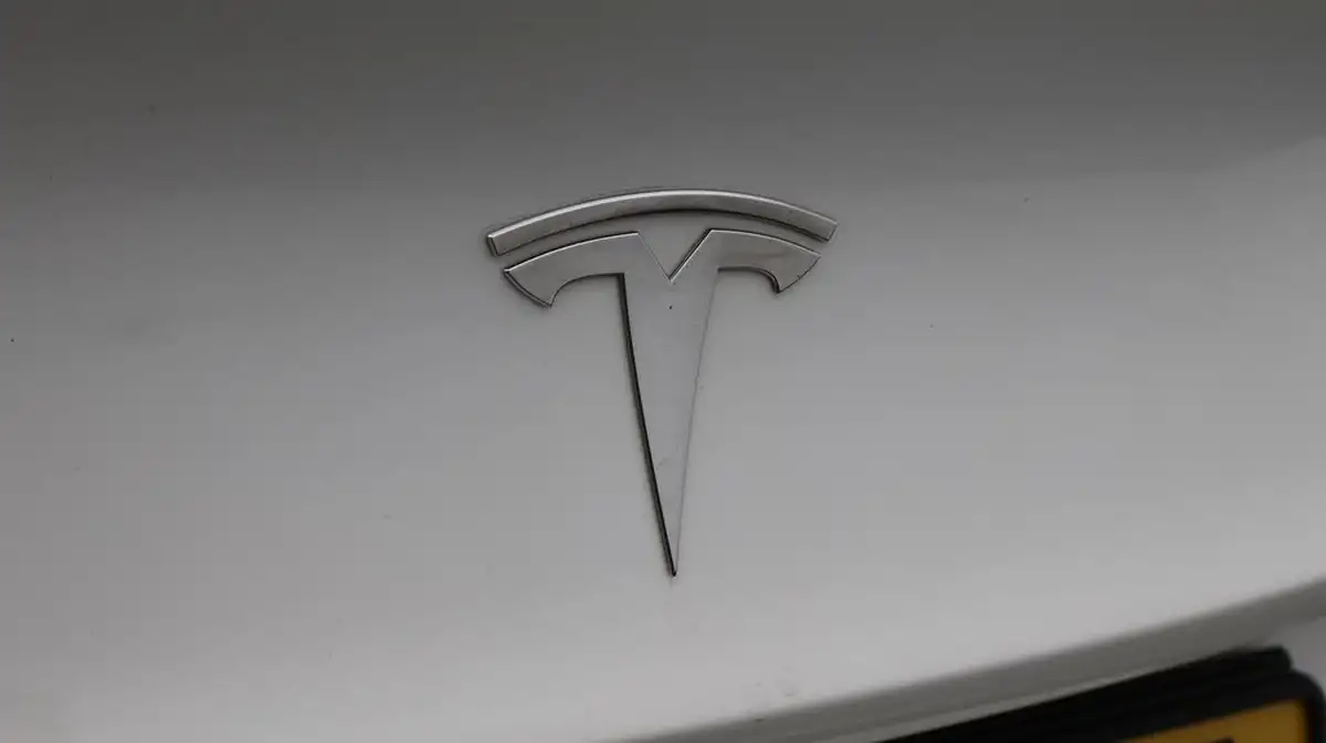 2021-tesla-model-3-e-long-range-4x4-big-21