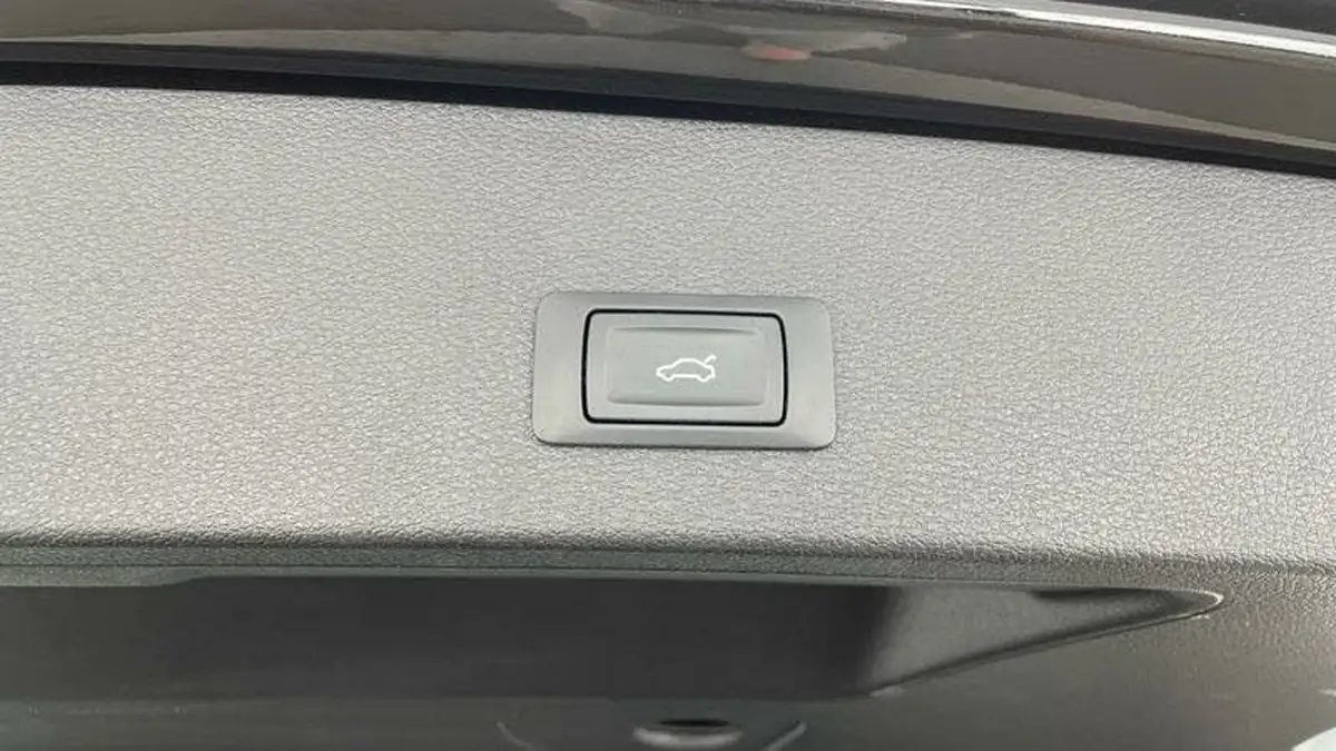 2022-audi-q2-10-30-tfsi-sport-big-32
