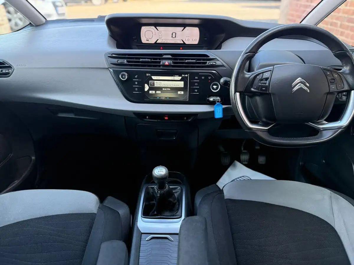2014-citroen-grand-c4-picasso-16e-hdi-vtr-115ps-big-32