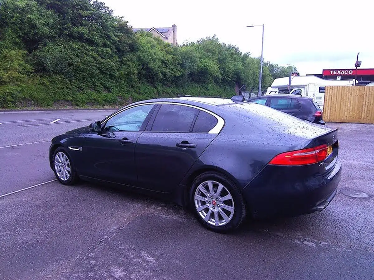 2016-jaguar-xe-20d-se-180ps-big-6
