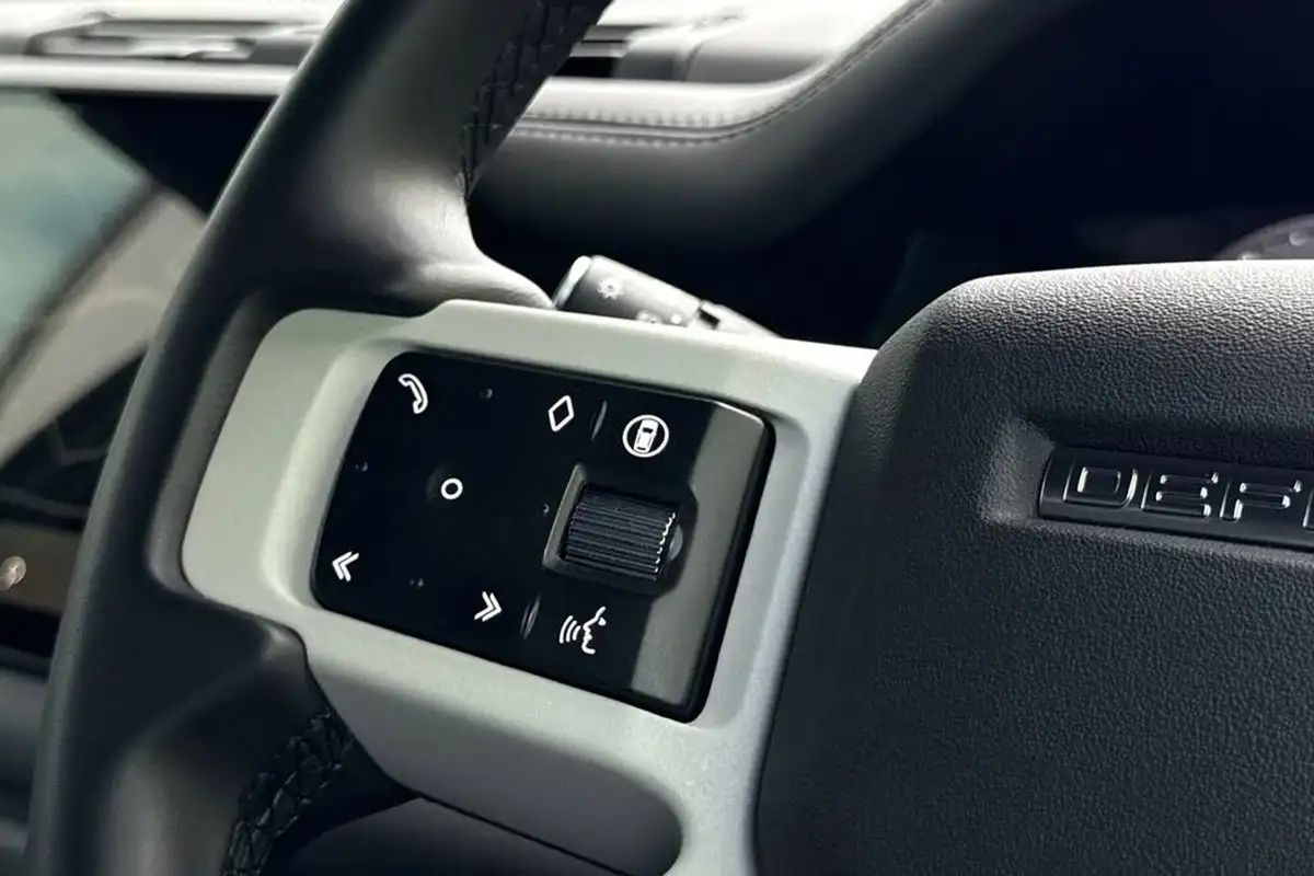 2024-land-rover-110-defender-30-d300-x-dynamic-hse-big-46