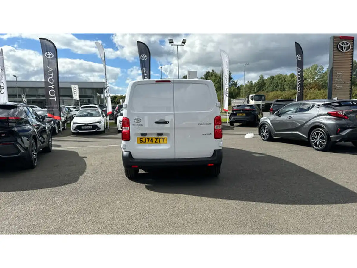 2024-toyota-proace-city-e-icon-l2-big-18