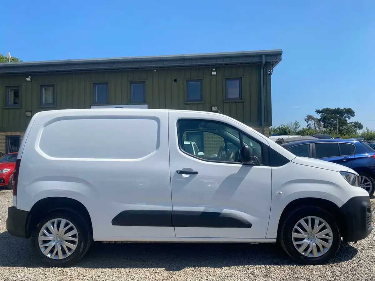 2021-peugeot-partner-15-bluehdi-1000-professional-100ps-eu6dt-panel-big-20
