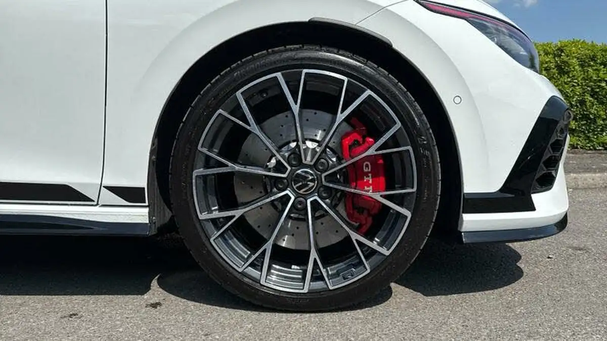 2025-volkswagen-golf-20-tsi-gti-clubsport-big-4