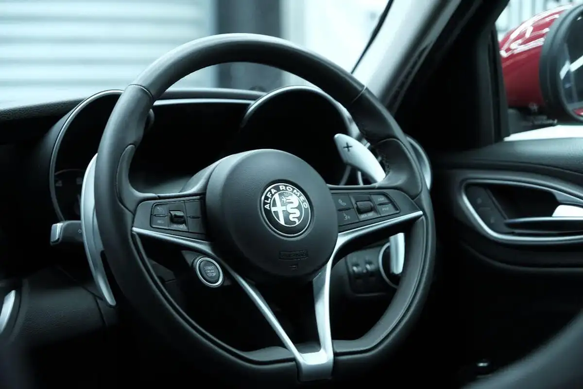 2017-alfa-romeo-giulia-20-veloce-big-49