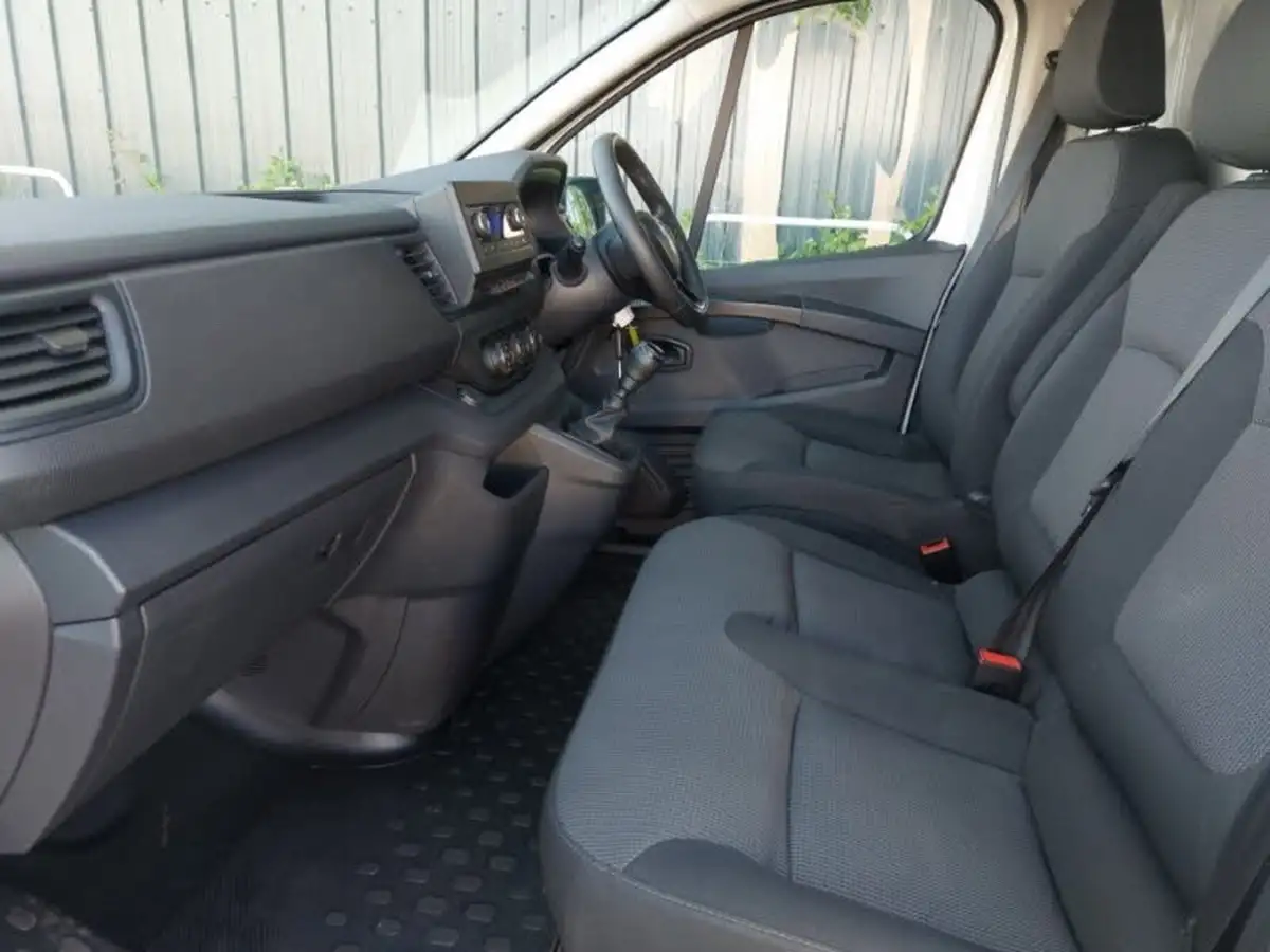 2022-renault-trafic-20dci-ll30-150-business-big-4