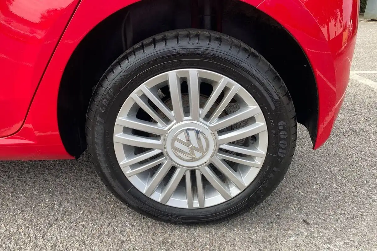 2018-volkswagen-up-10-move-up-5d-big-37