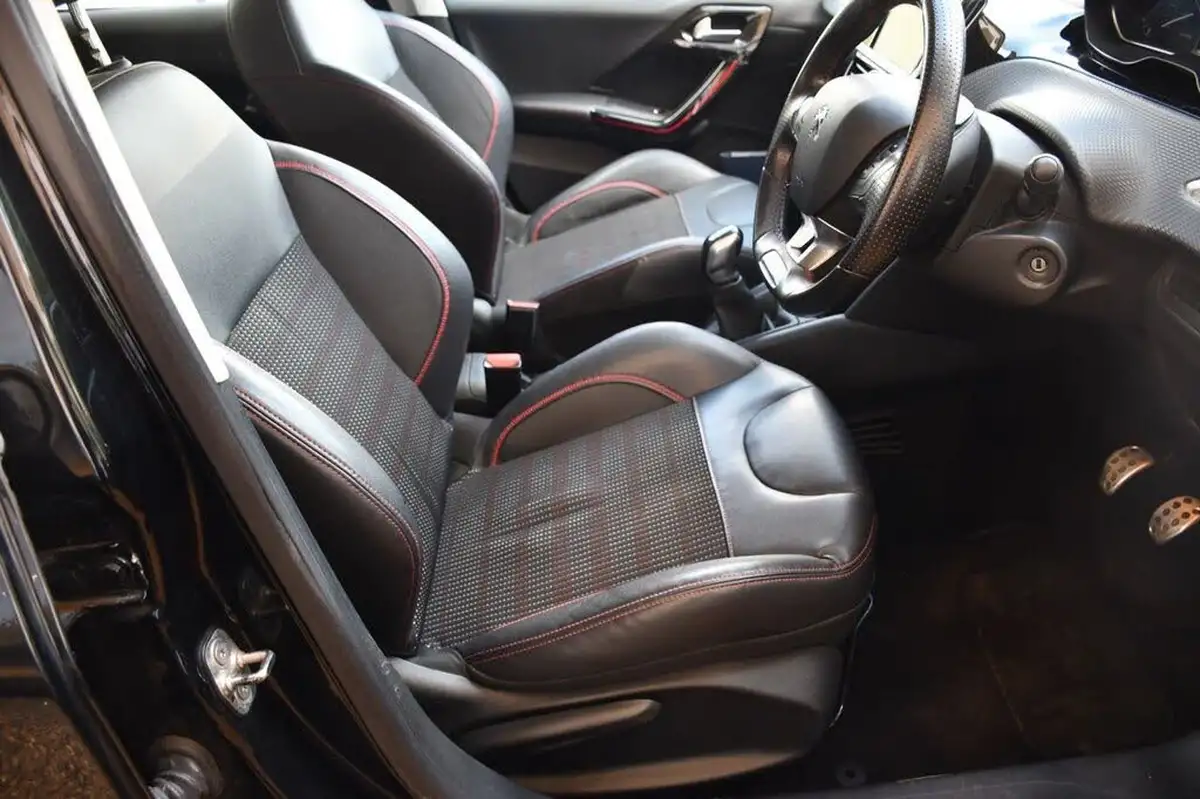 2016-peugeot-208-12-puretech-gt-line-5d-big-25