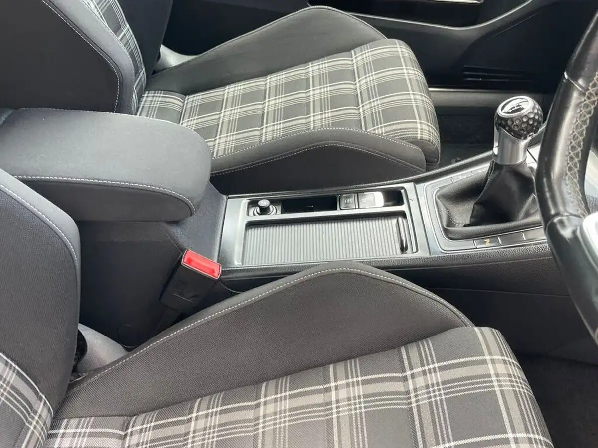 2014-volkswagen-golf-20tdi-gtd-3d-big-24