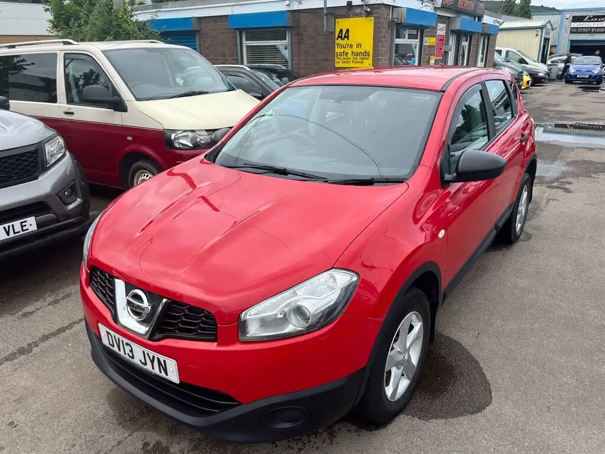 2013-nissan-qashqai-15td-visia-big-2