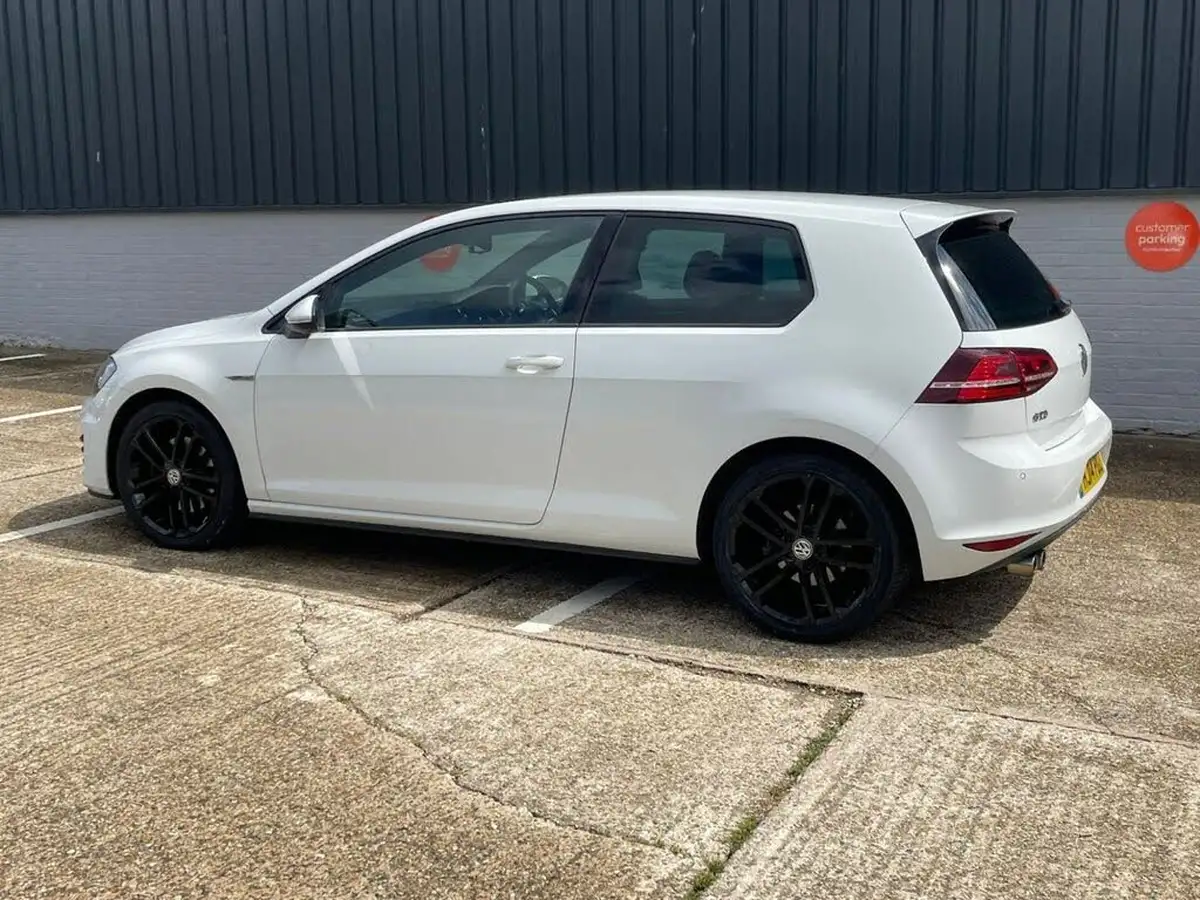 2014-volkswagen-golf-20tdi-gtd-3d-big-72