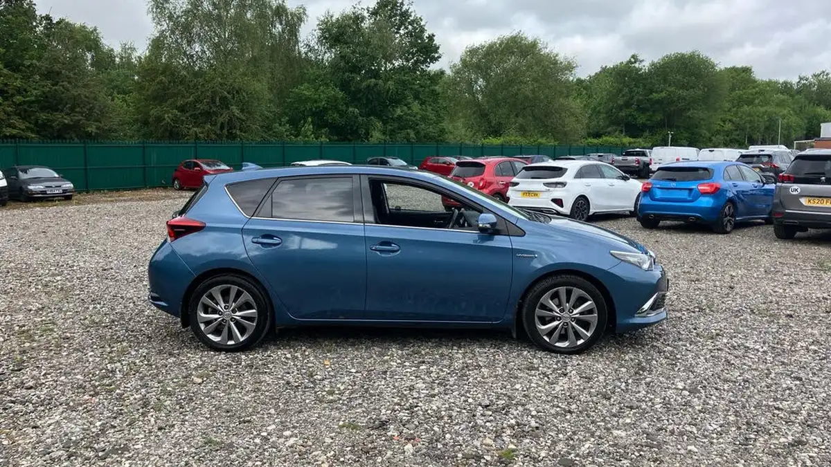 2016-toyota-auris-18-vvt-i-hsd-excel-hatchback-big-15