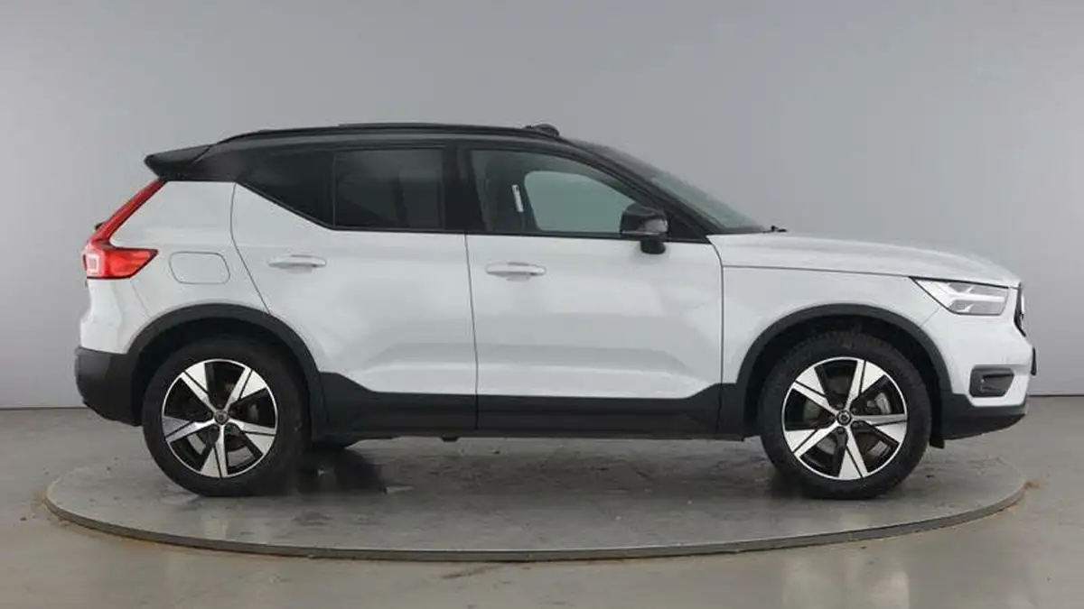 2021-volvo-xc40-15-t5-r-design-262bhp-big-3