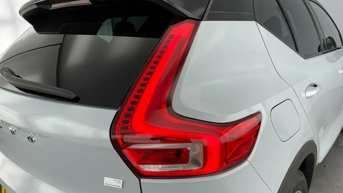 2021-volvo-xc40-15-t5-r-design-262bhp-big-27