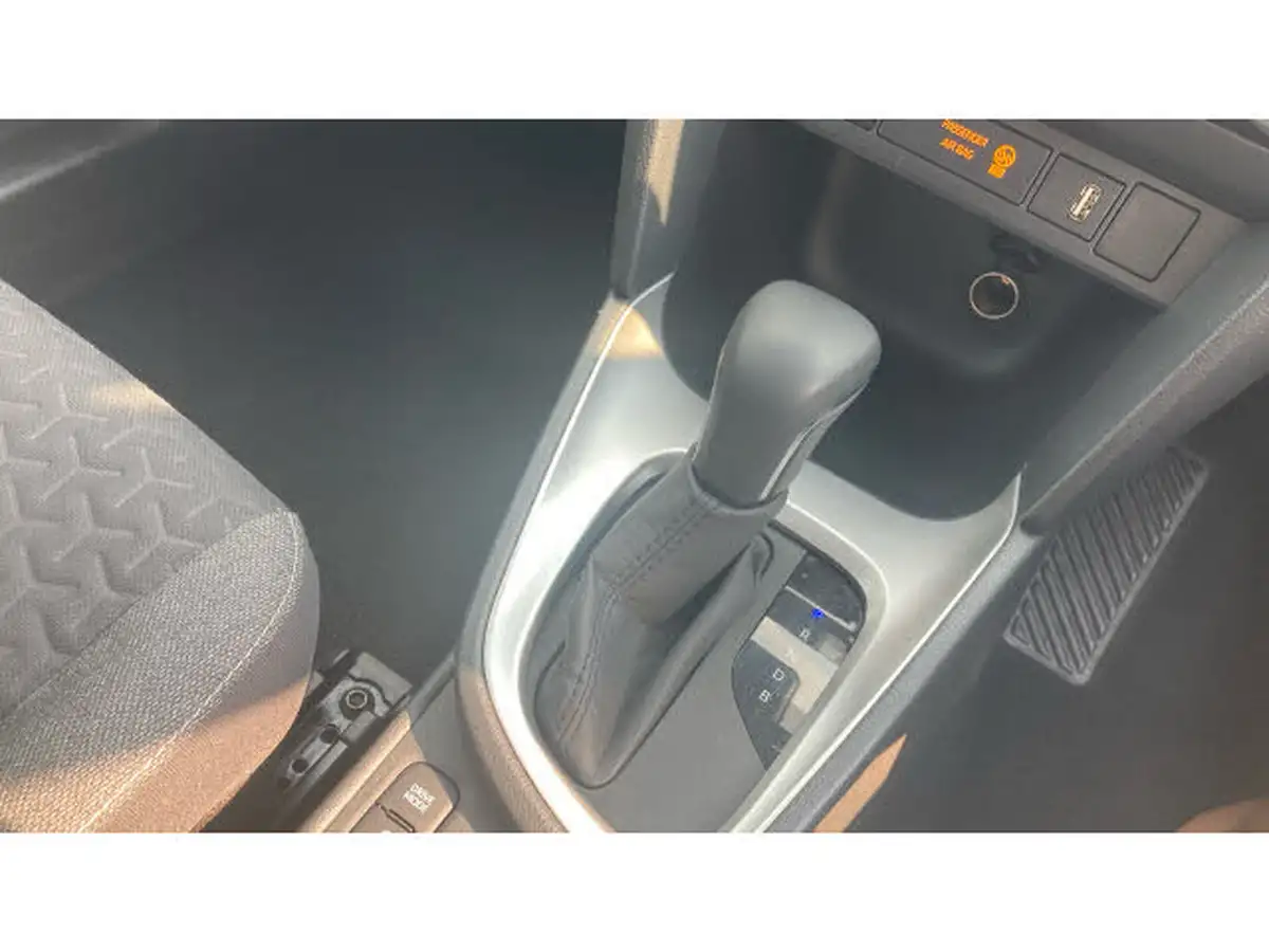 2021-toyota-yaris-15-vvt-i-design-panoramic-roof-big-12