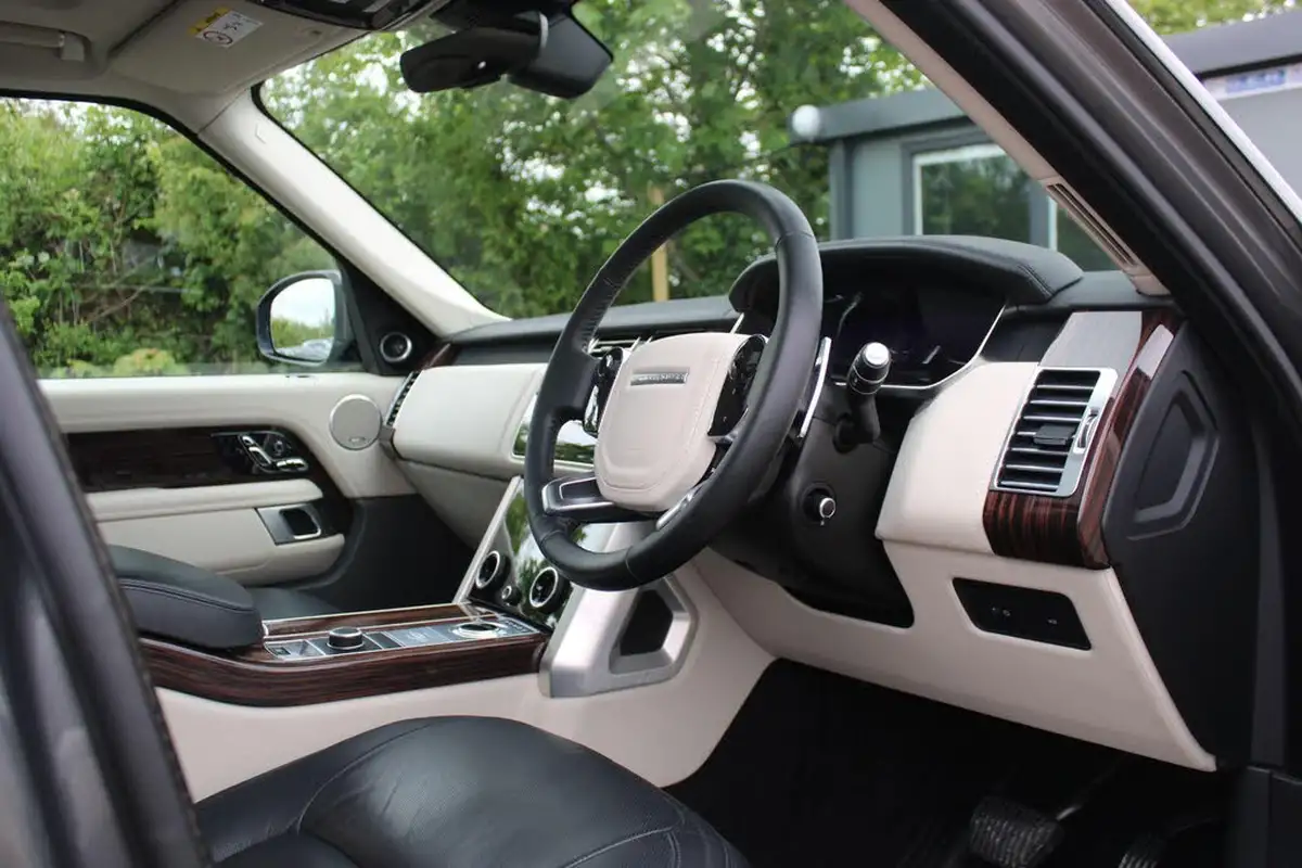2019-land-rover-range-rover-30-sdv6-autobiography-big-4