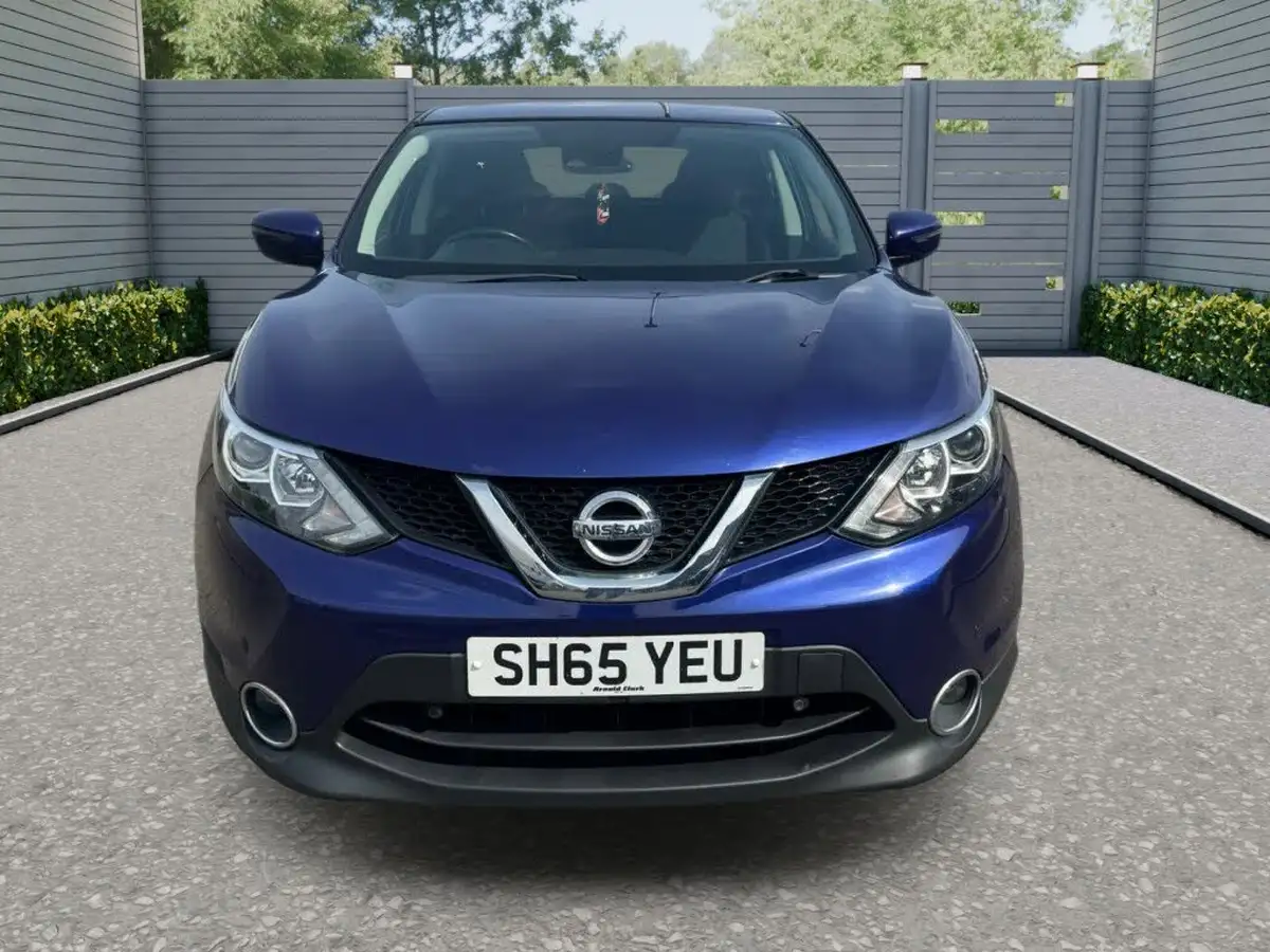 2015-nissan-qashqai-15dci-acenta-smart-vision-pack-big-1