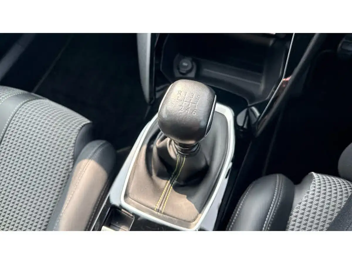 2022-peugeot-2008-suv-12-puretech-gt-big-12
