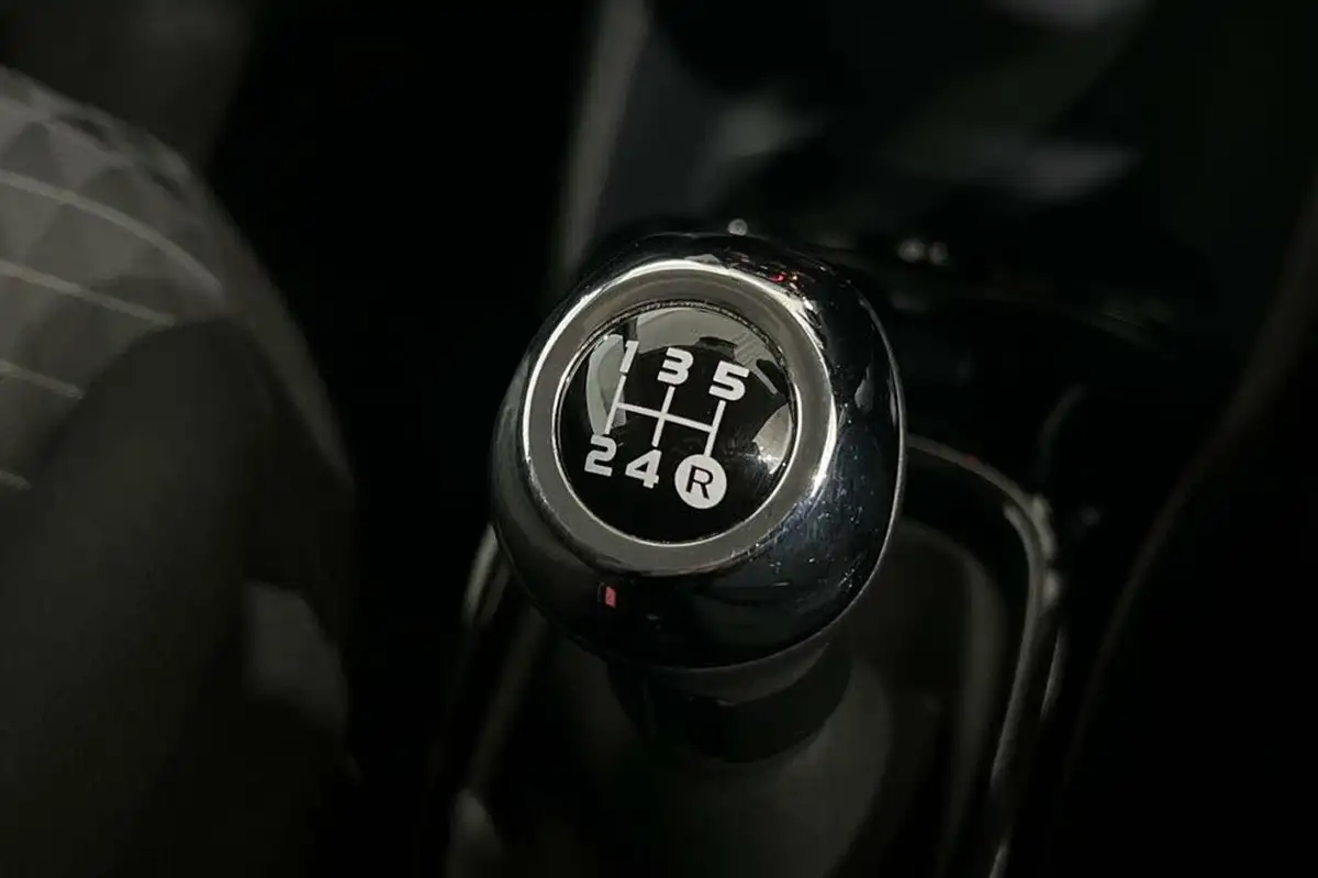 2020-peugeot-108-10-allure-ss-hatchback-5d-big-36