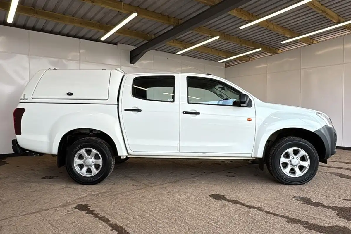 2019-isuzu-d-max-19td-utility-4x4-double-pickup-big-5