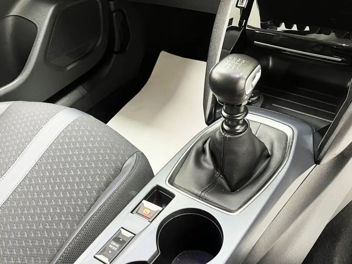 2020-peugeot-2008-suv-12-puretech-allure-premium-100bhp-big-23