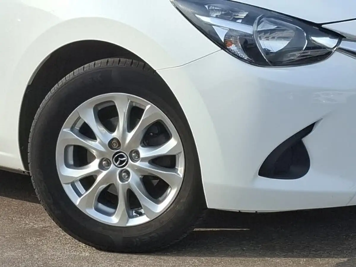 2018-mazda-mazda2-15-se-big-8