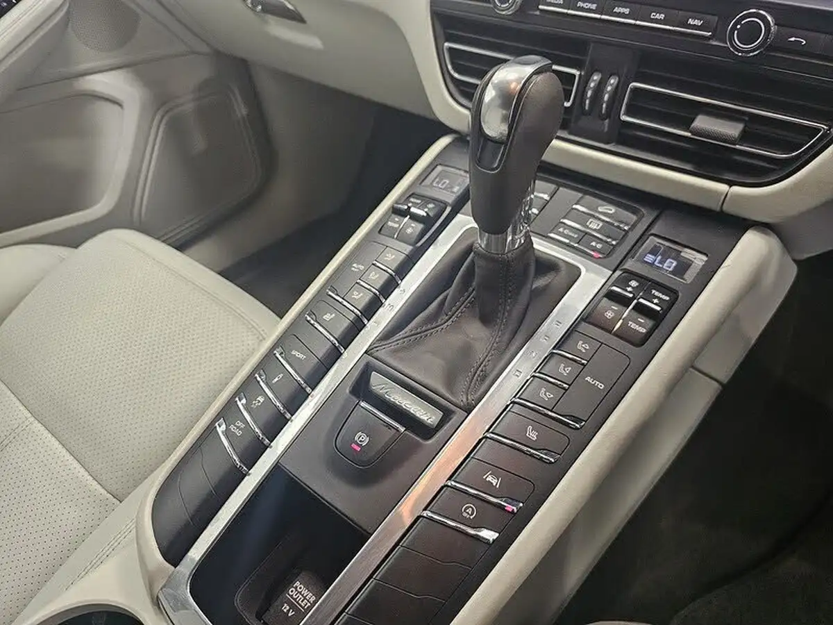 2018-porsche-macan-big-29