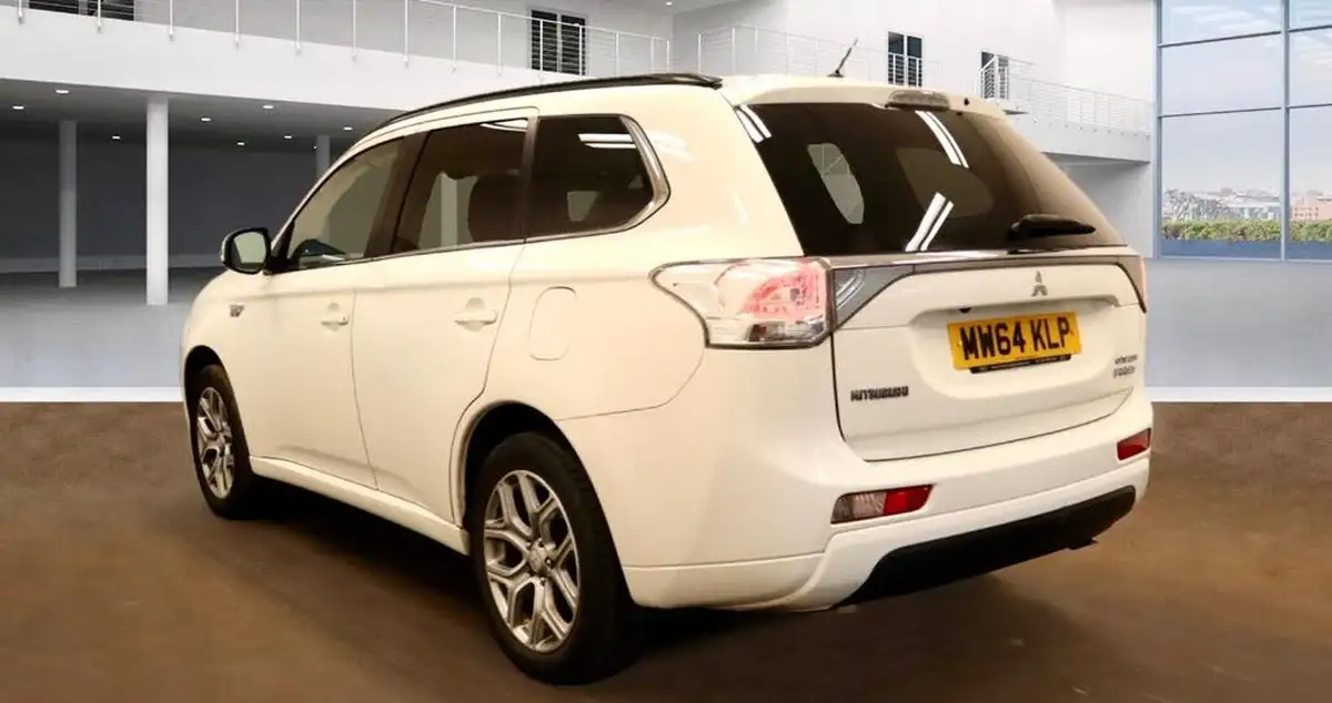 2014-mitsubishi-outlander-20-gx4h-big-2