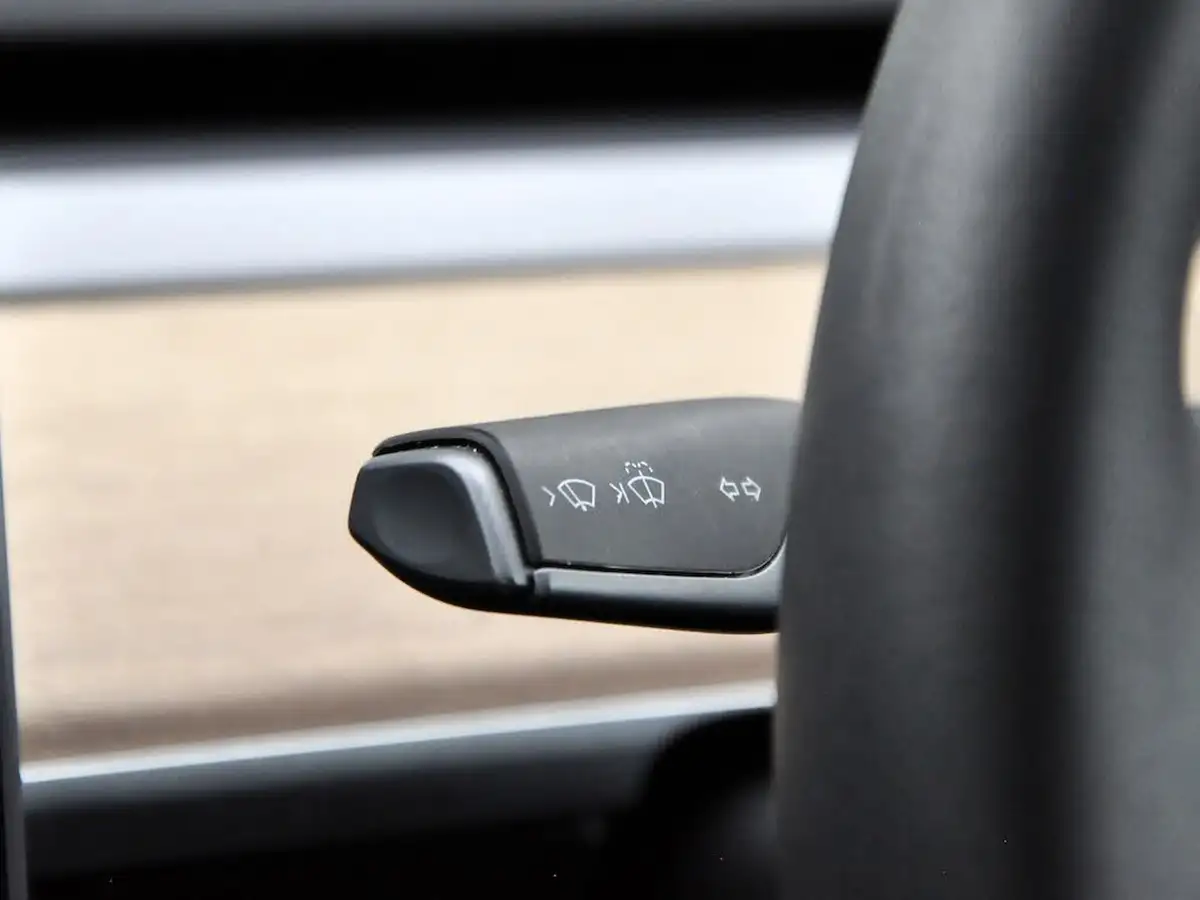 2020-tesla-model-3-e-long-range-big-21