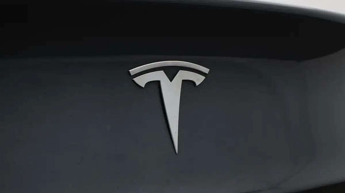 2020-tesla-model-3-e-long-range-big-21