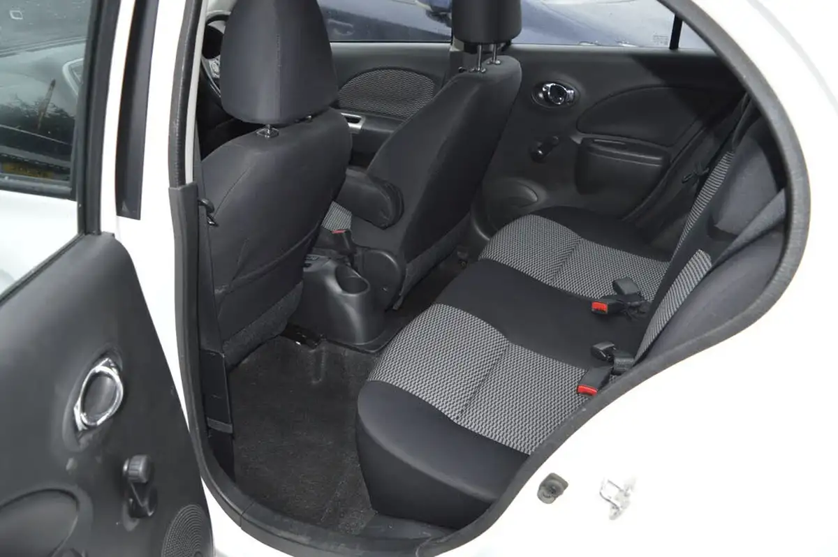 2016-nissan-micra-12-acenta-cvt-big-9