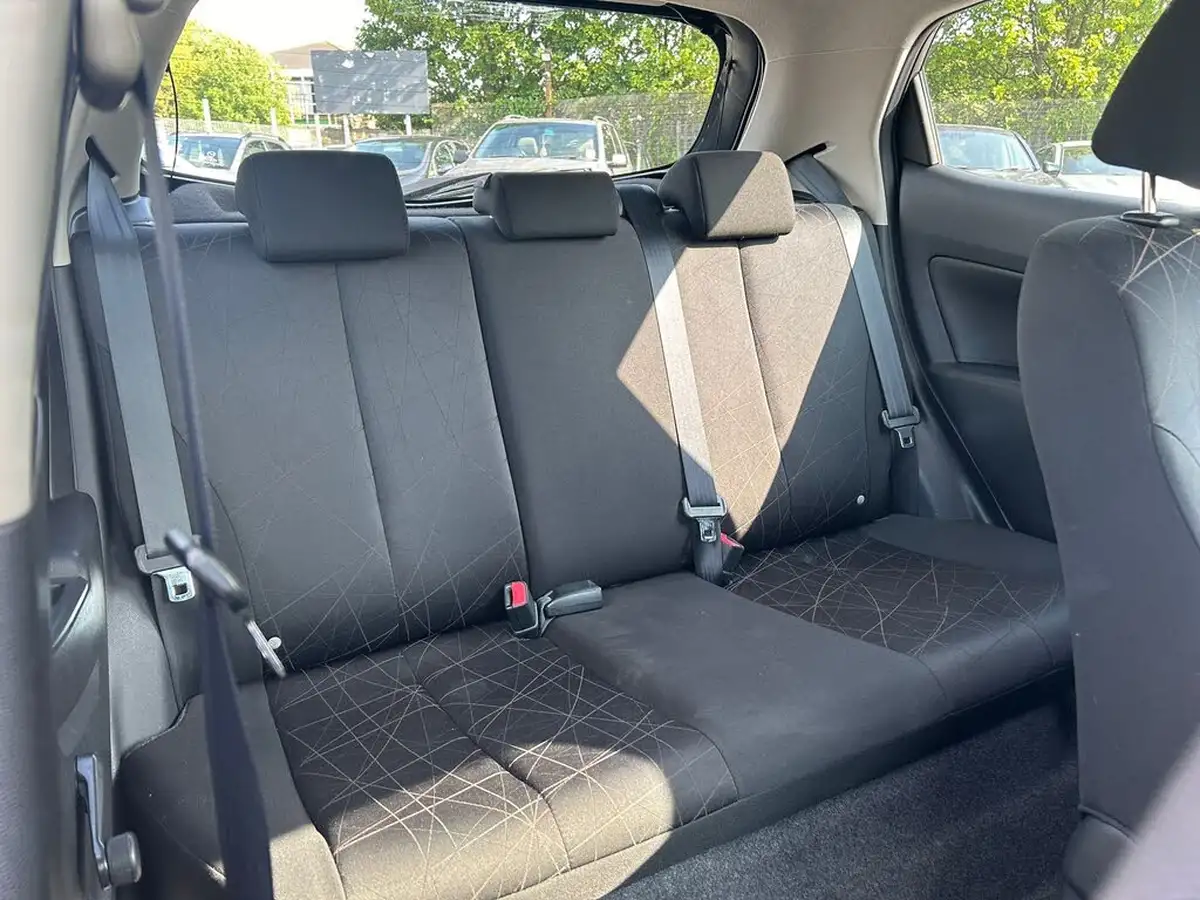 2011-mazda-mazda2-13-tamura-5d-big-8