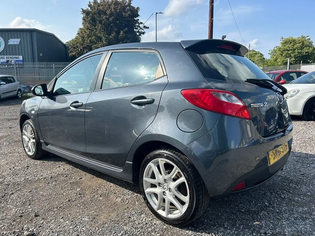 2011-mazda-mazda2-13-tamura-5d-big-4
